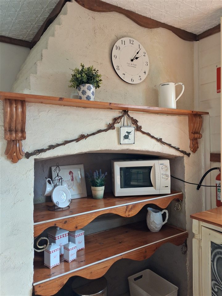 Decorative fireplace detail in the La Petite Maison kitchenette